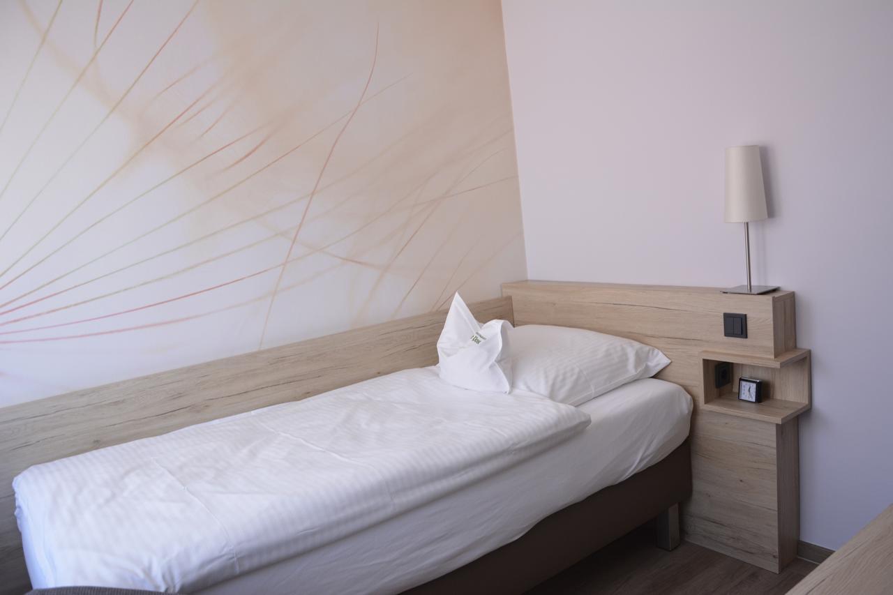 Hotel Restaurant "Zur Post" Holdorf Bagian luar foto